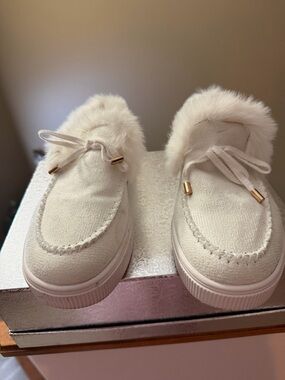 SHEIN White Faux Fur Trim Moccasin Flats